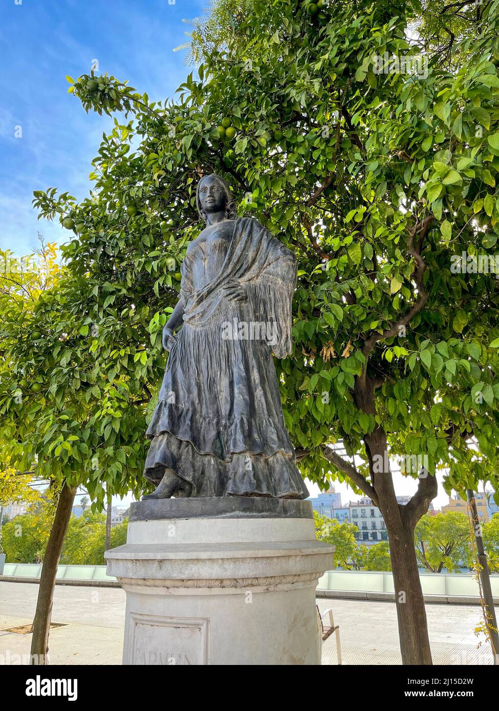 Sculpture en bronze de Carmen, dédiée à la figure de Carmen comme un miroir permanent des idéaux de liberté, inspiré par l'opéra « Carmen » Banque D'Images