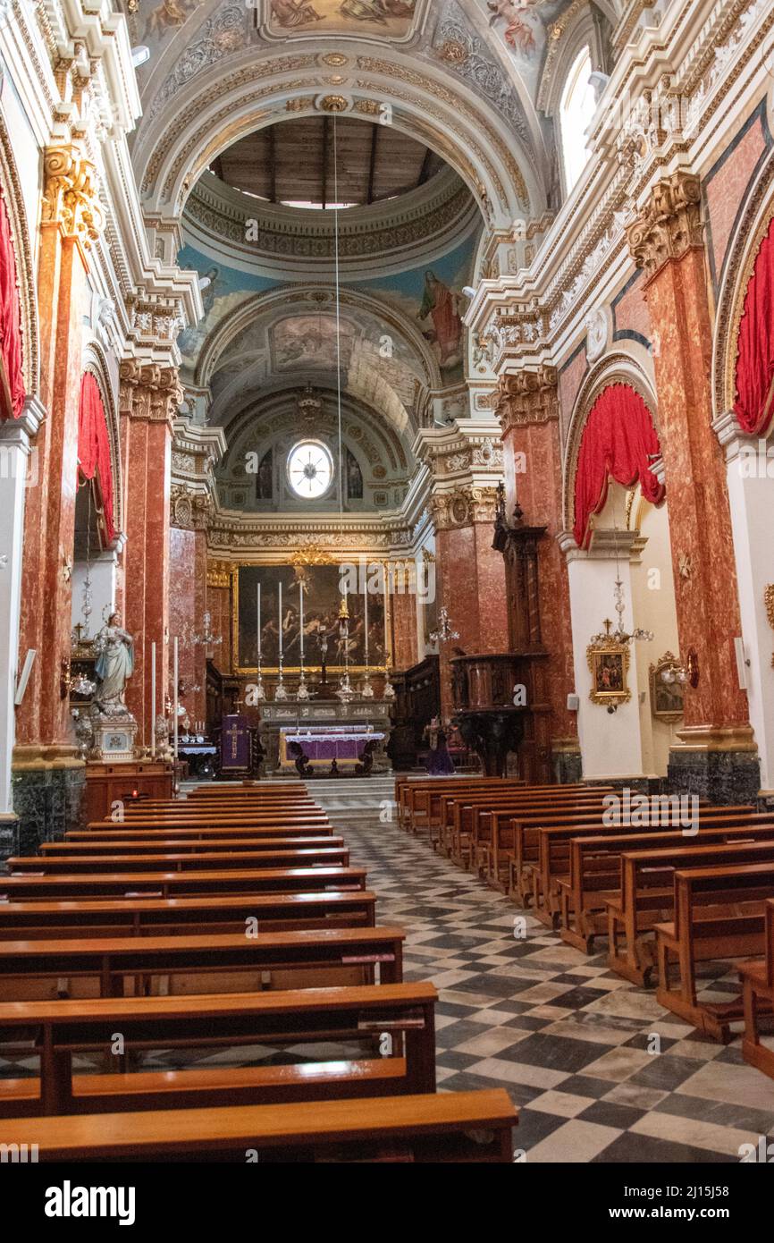 Nef de la Collégiale de Saint Lawrence, Birgu, Vittoriosa, Malte, décembre 3, 2019. Banque D'Images