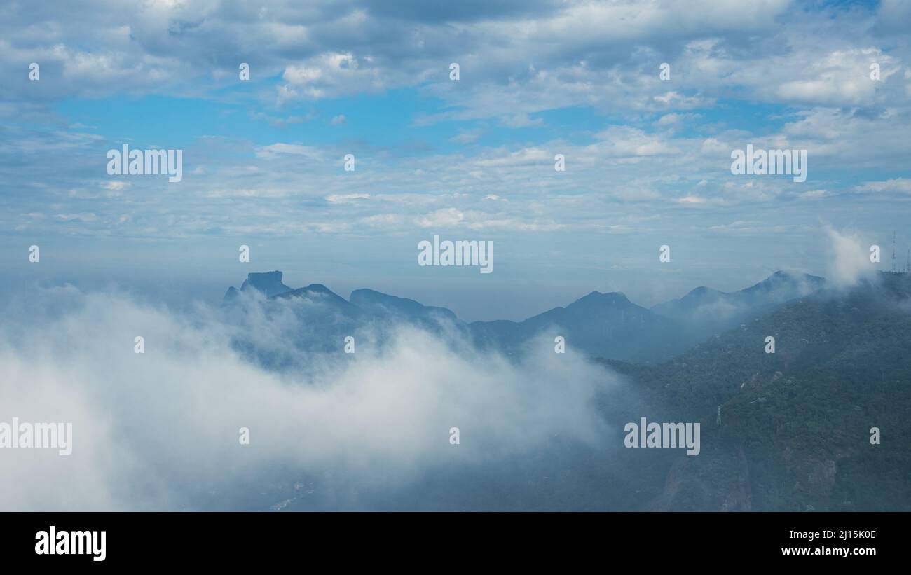 Vue panoramique depuis le sommet du mont Corcovado à Rio de Janeiro, Brésil. Banque D'Images