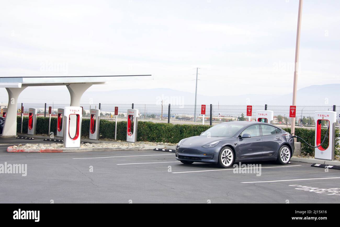 Lebec, CA 29 janvier 2022 station de Supercharger de Tesla. Les