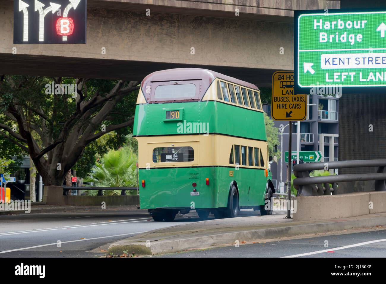 19th mars 2022, Sydney Australie : les bus à impériale d'époque de Sydney ont effectué des excursions gratuites toute la journée pour l'anniversaire du pont du port de Sydney en 90th Banque D'Images