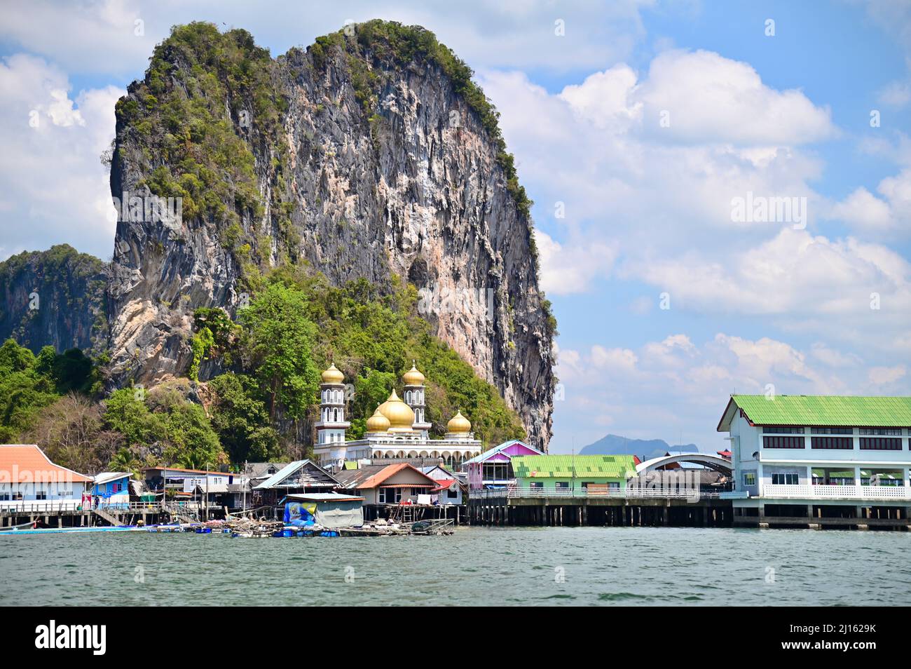 Village flottant de Koh Panyee, célèbre village musulman dans la baie de Phang Nga Banque D'Images
