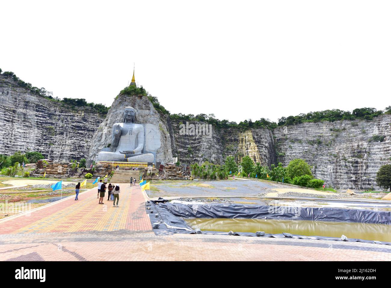 Parc bouddhiste de Wat Khao Tham Thiam dans la province de Suphanburi Banque D'Images
