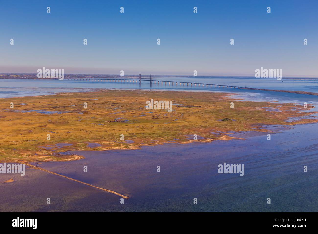 Pont d'Oresund, chemin de fer et pont autoroutier traversant le détroit d'Oresund entre le Danemark et la Suède, au Danemark. Banque D'Images