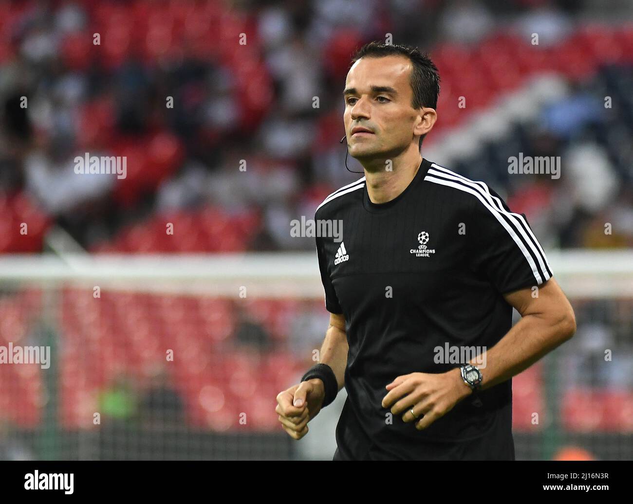MANCHESTER, ANGLETERRE - 14 SEPTEMBRE 2016 : Filippo Melli, arbitre adjoint de la FIFA italienne, photo avant le match de l'UEFA Champions League Group E entre Tottenham Hotspur et AS Monaco au stade Wembley. Copyright: Cosmin Iftode/Picstaff Banque D'Images