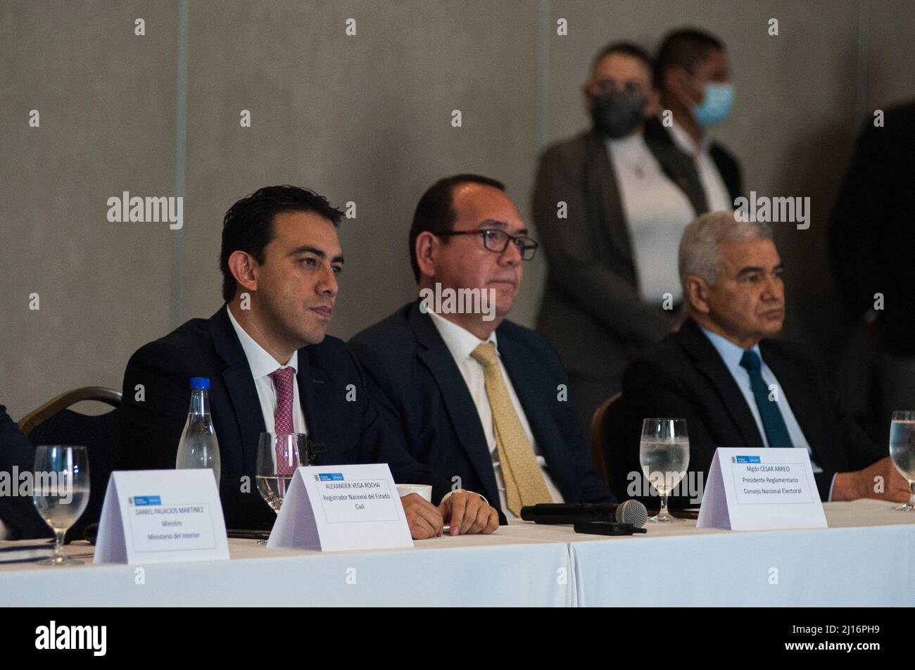 Le registraire national de Colombie Alexander Vega lors d'une réunion de garanties électorales où le registraire national Alexander Vega a choisi de ne pas faire un nouvel el Banque D'Images