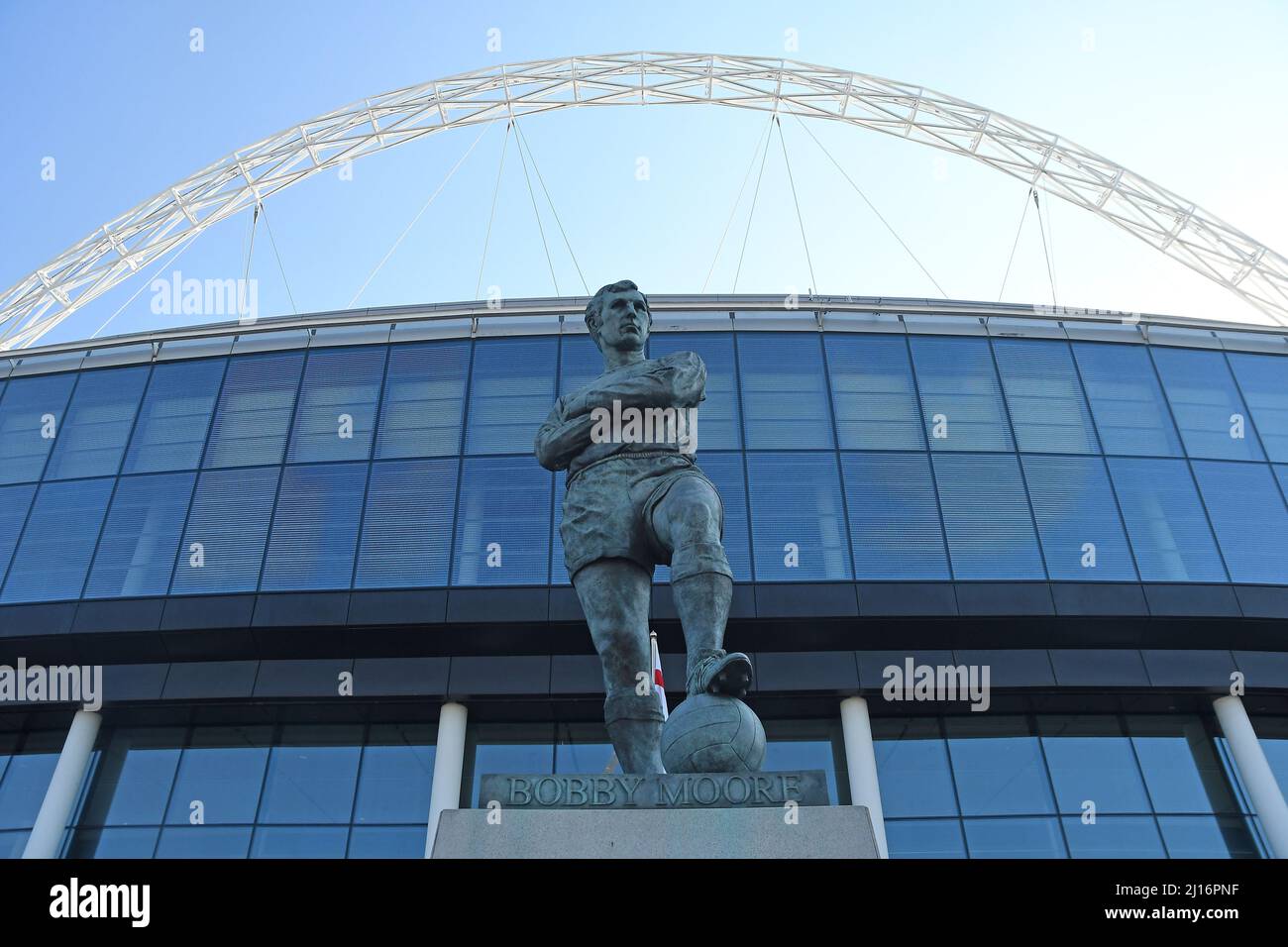 MANCHESTER, ANGLETERRE - 14 SEPTEMBRE 2016 : statue de Bobby Moore à l'extérieur du stade Wembley photographiée avant le match de l'UEFA Champions League Group E entre Tottenham Hotspur et AS Monaco au stade Wembley. Copyright: Cosmin Iftode/Picstaff Banque D'Images