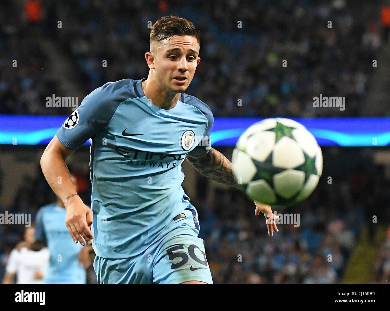 MANCHESTER, ANGLETERRE - 24 AOÛT 2016 : Pablo Maffeo de la ville photographié pendant la deuxième partie du match de l'UEFA Champions League 2016/17 entre Manchester City (Engalnd) et la FCSB (Roumanie) au stade Etihad. Copyright: Cosmin Iftode/Picstaff Banque D'Images