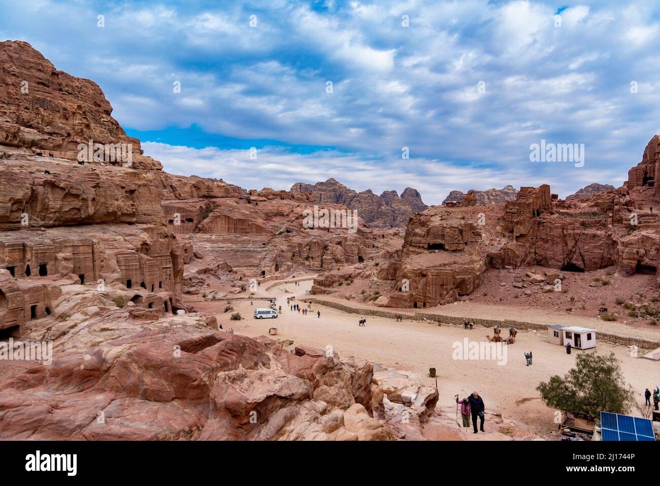 jordania petra 23-03-2022 visitando petra, la otra cara de petra, detrás de la puerta del tesoro, hay un mundo desconocido de petr Banque D'Images