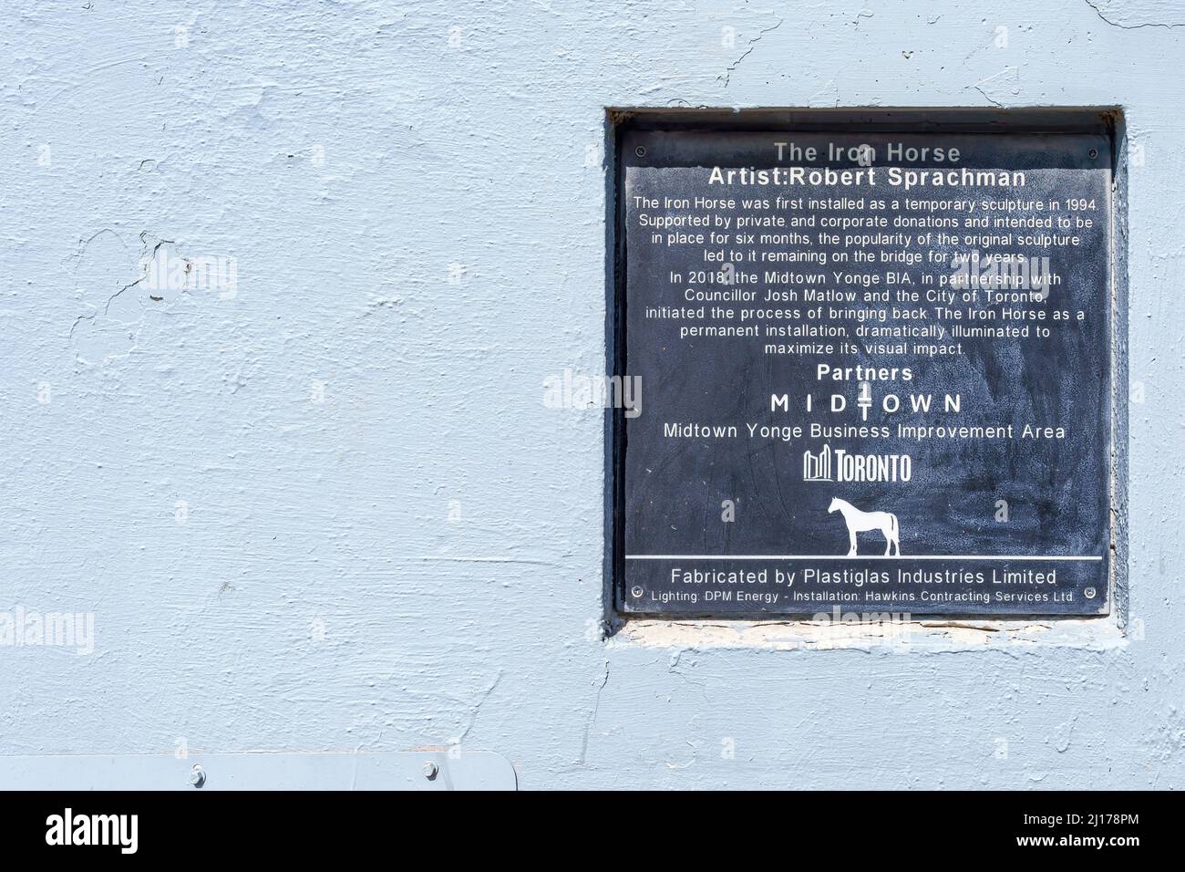 Plaque historique dans la sculpture Iron Horse de Robert Sprachman située dans le pont du parc Kay Gardner Beltline. Banque D'Images