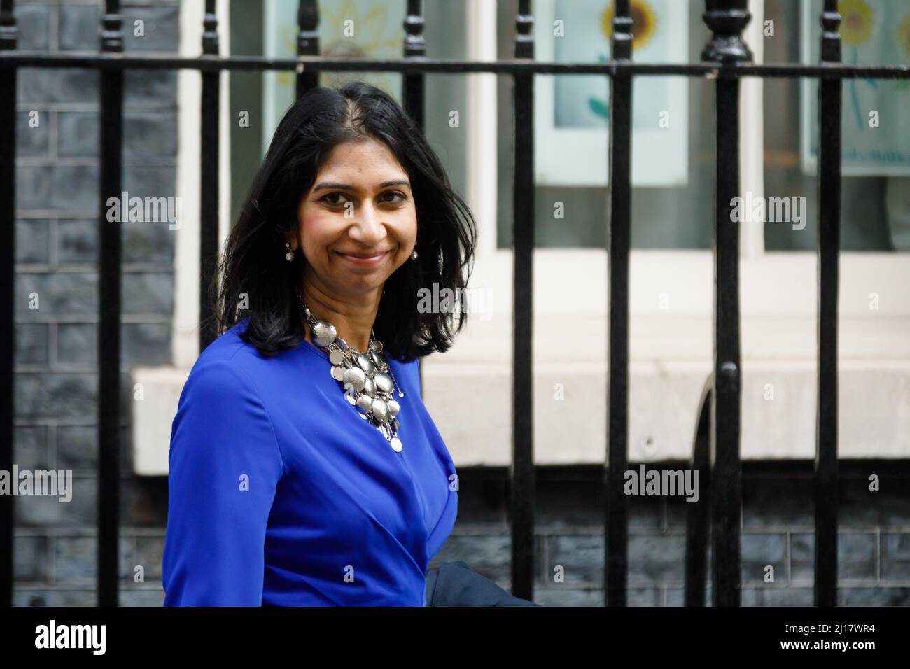 Downing St. London, Royaume-Uni. 23rd mars 2022.le très honorable Suella Braverman, député de QC, procureur général, quitte le 10, rue Downing à la suite de la réunion du Cabinet de ce matin. Chris Aubrey/Alamy Live News Banque D'Images