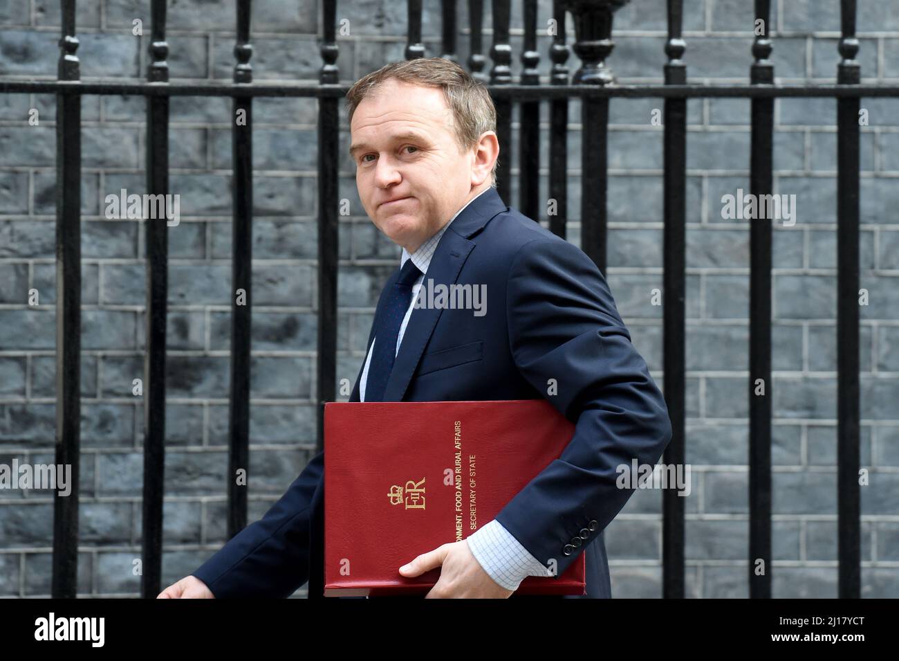 Londres, Royaume-Uni. 23rd mars 2022. Le secrétaire d'État à l'Environnement, à l'alimentation et aux Affaires rurales de George Ejustice arrive à Downing Street Credit: MARTIN DALTON/Alay Live News Banque D'Images