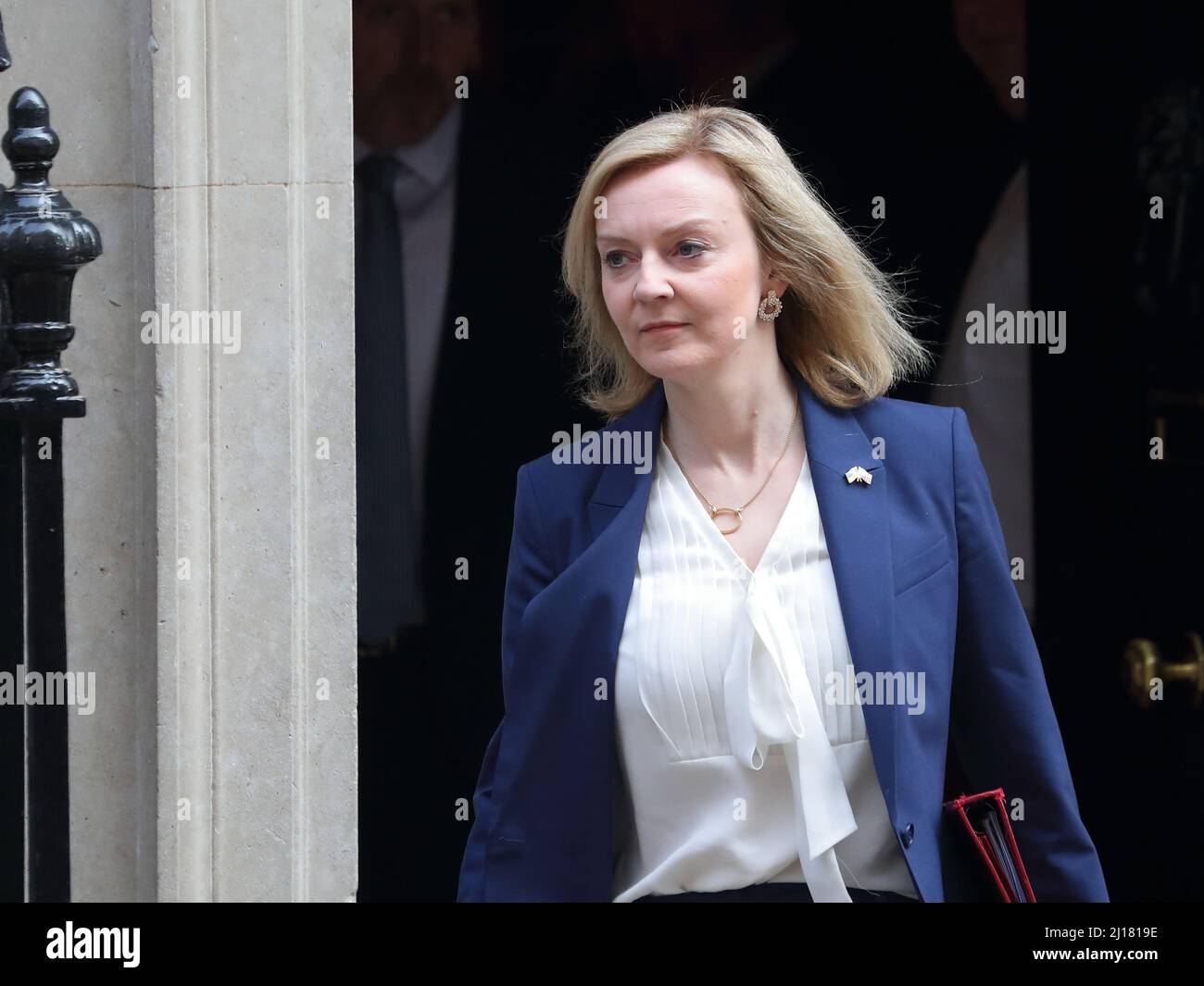 Londres, Royaume-Uni. 23rd mars 2022. Le secrétaire aux Affaires étrangères Liz Truss quitte Downing Street n° 10 après la réunion hebdomadaire du Cabinet avant le budget. Credit: Uwe Deffner/Alay Live News Banque D'Images