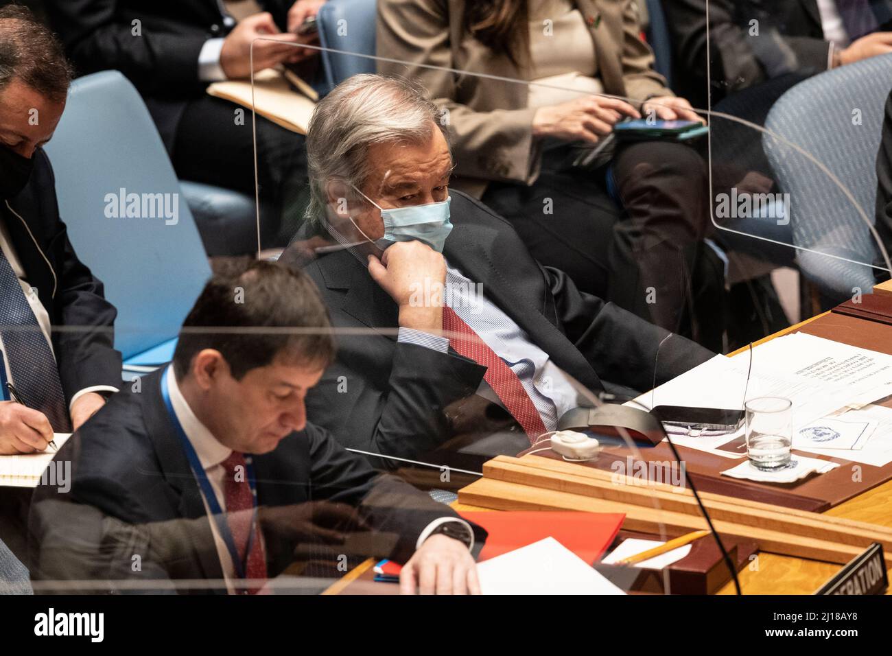New York, NY - 23 mars 2022: Le Secrétaire général Antonio Guterres assiste à la réunion du SC sur la coopération entre l'ONU et la Ligue des États arabes au siège de l'ONU Banque D'Images