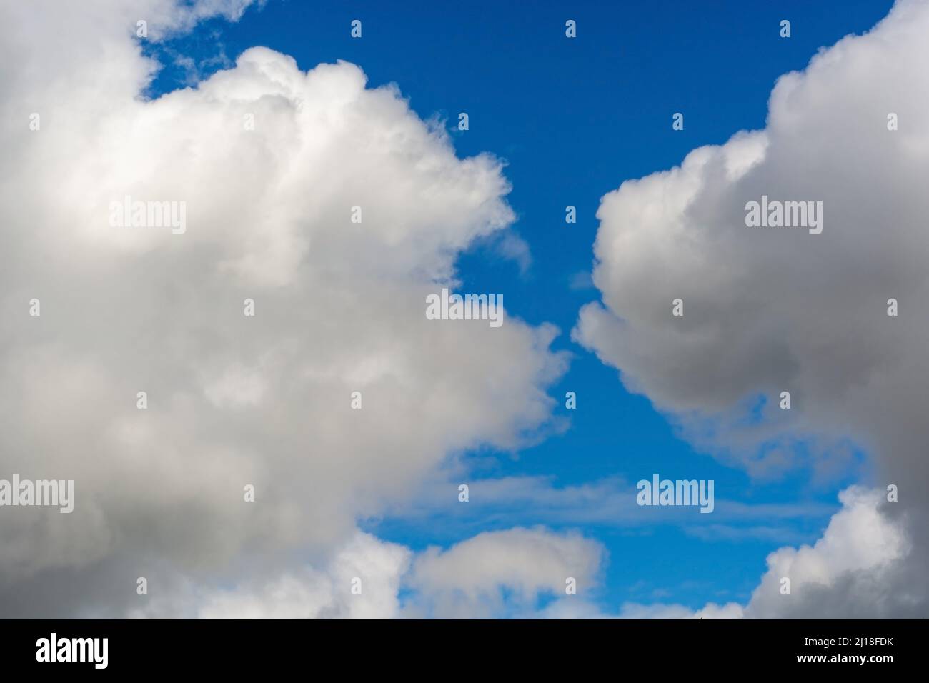 Fond de Ciel et nuages blancs Banque D'Images