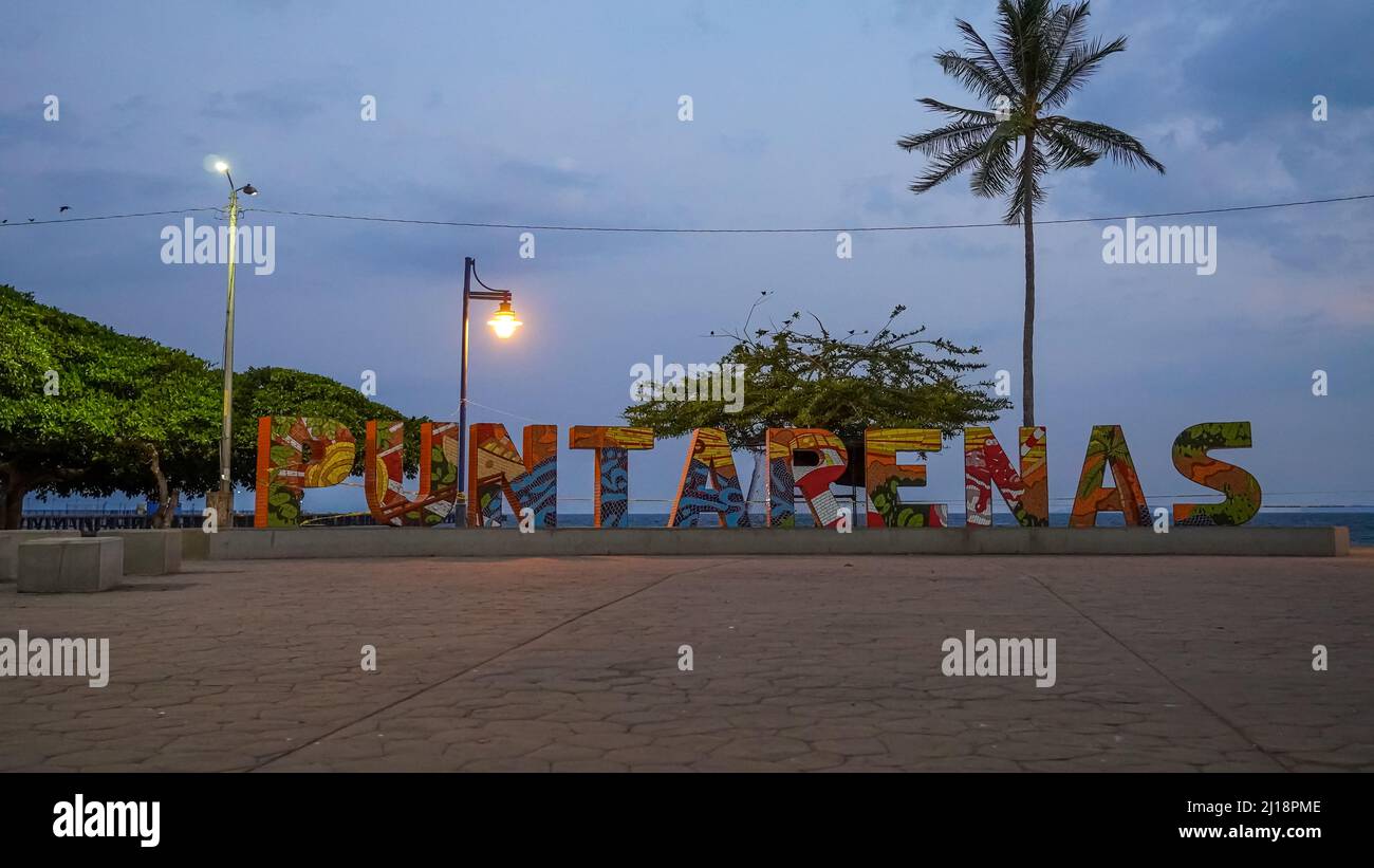 Belle vue sur le phare de Puntarenas au milieu de l'autoroute Turista au Costa Rica Banque D'Images