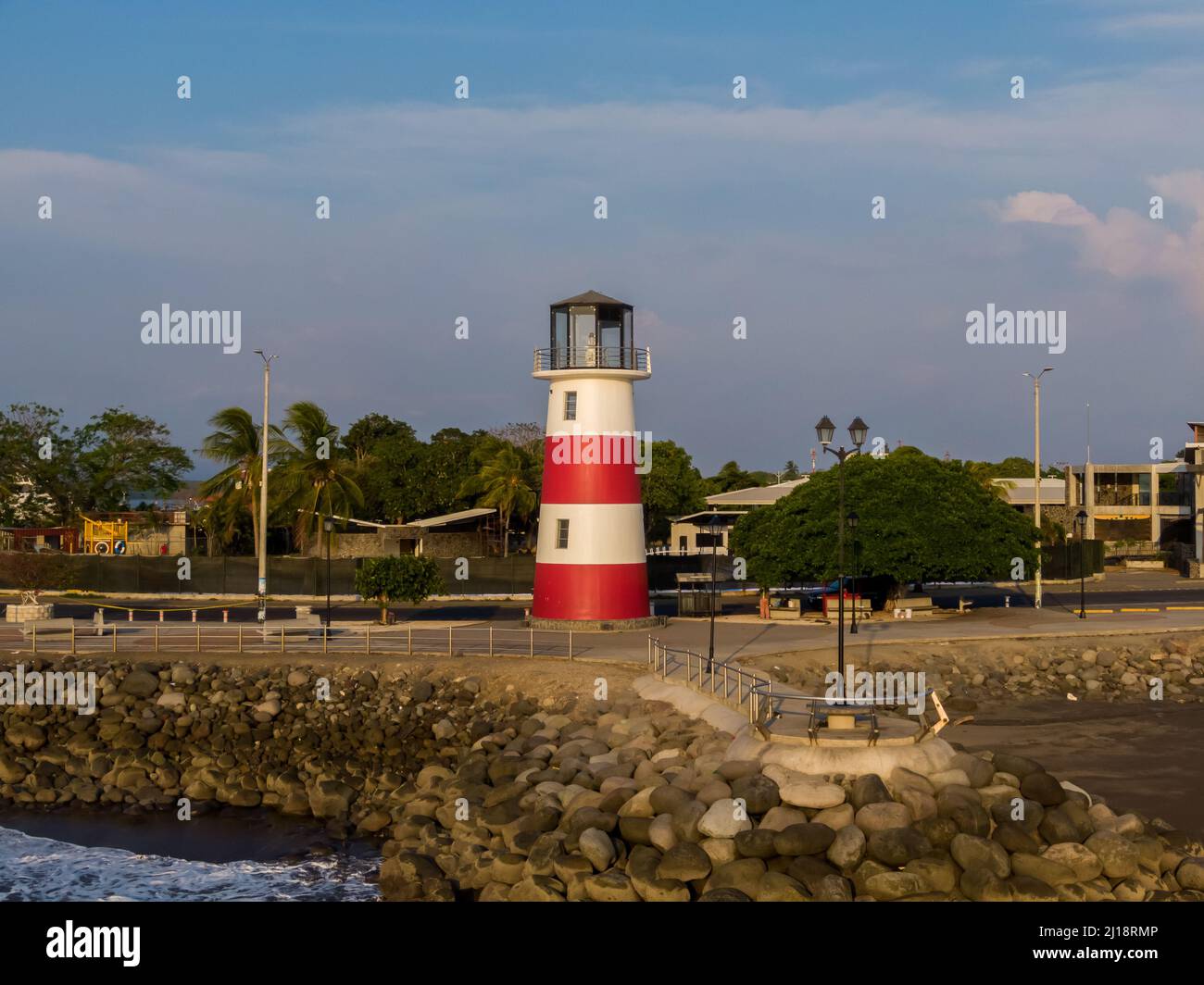 Belle vue sur le phare de Puntarenas au milieu de l'autoroute Turista au Costa Rica Banque D'Images