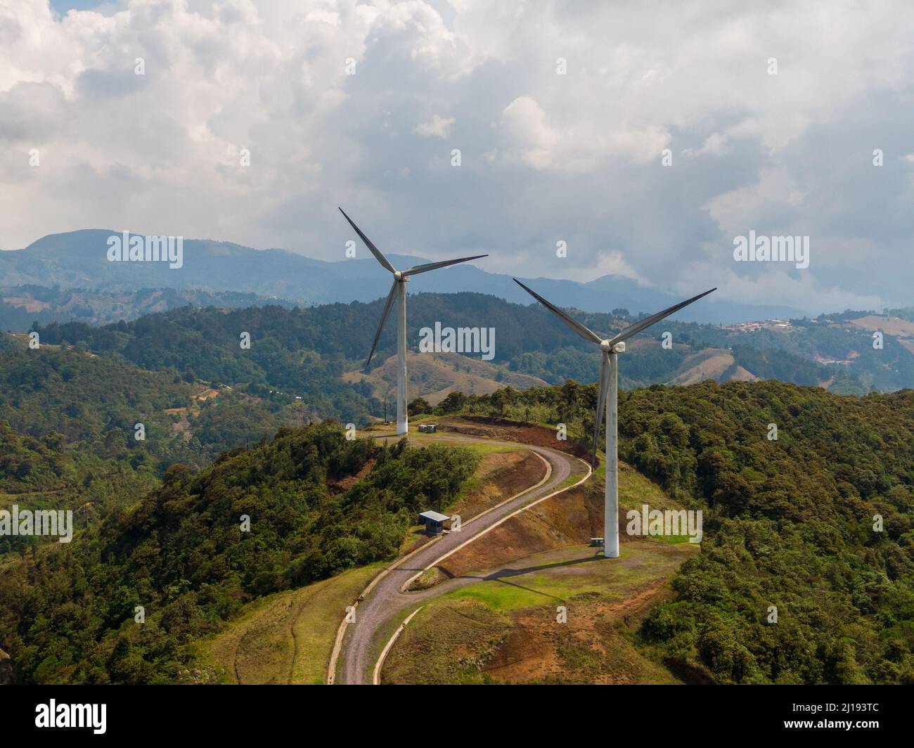 Belle vue aérienne des moulins à vent à énergie renouvelable au Costa Rica Banque D'Images