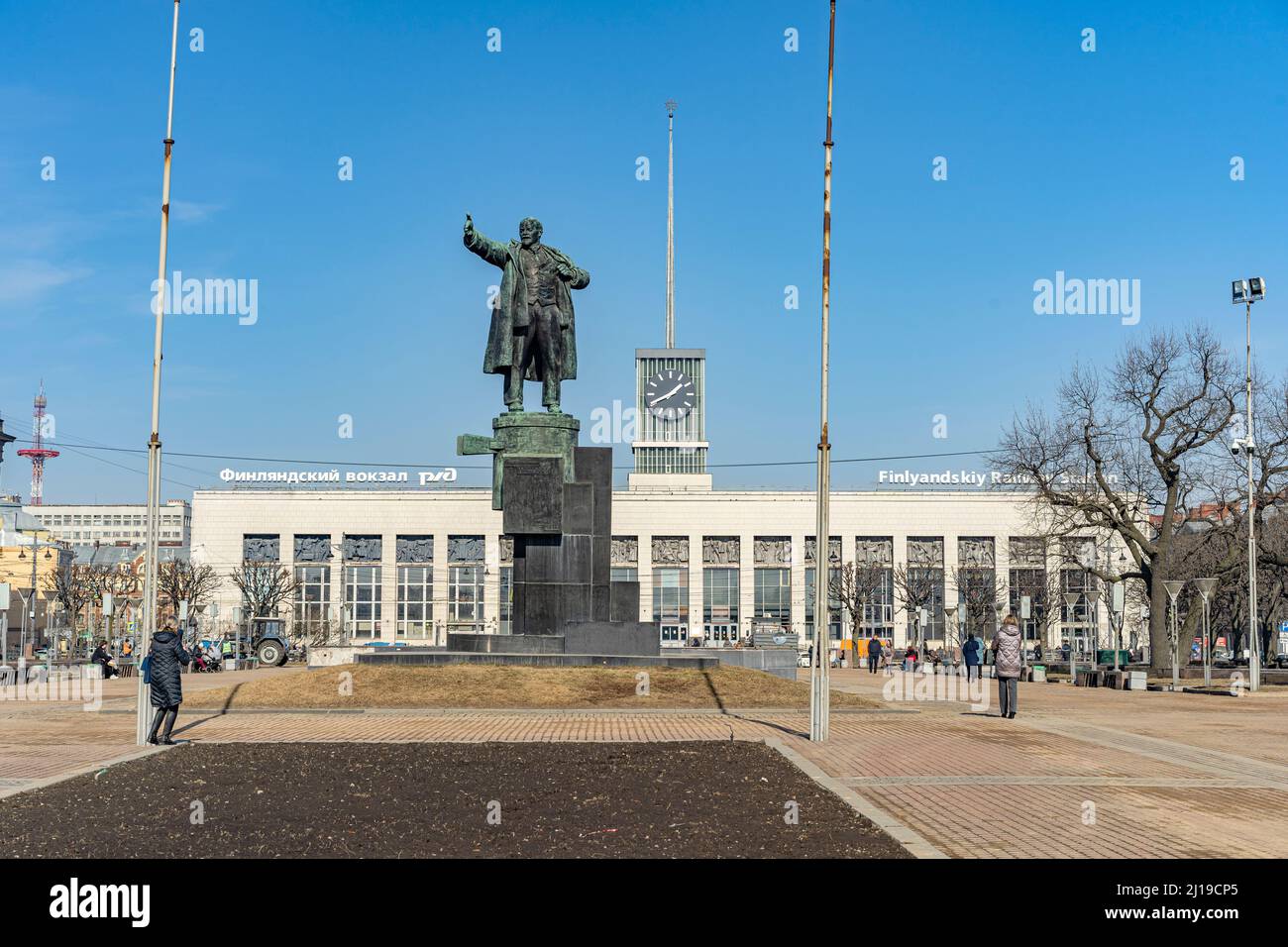 03/22/2022 13:35 pm Russie Saint-Pétersbourg place Lénine près de la gare de Finlande. Monument au dirigeant communiste Vladimir Lénine, fondateur du Revolutio Banque D'Images