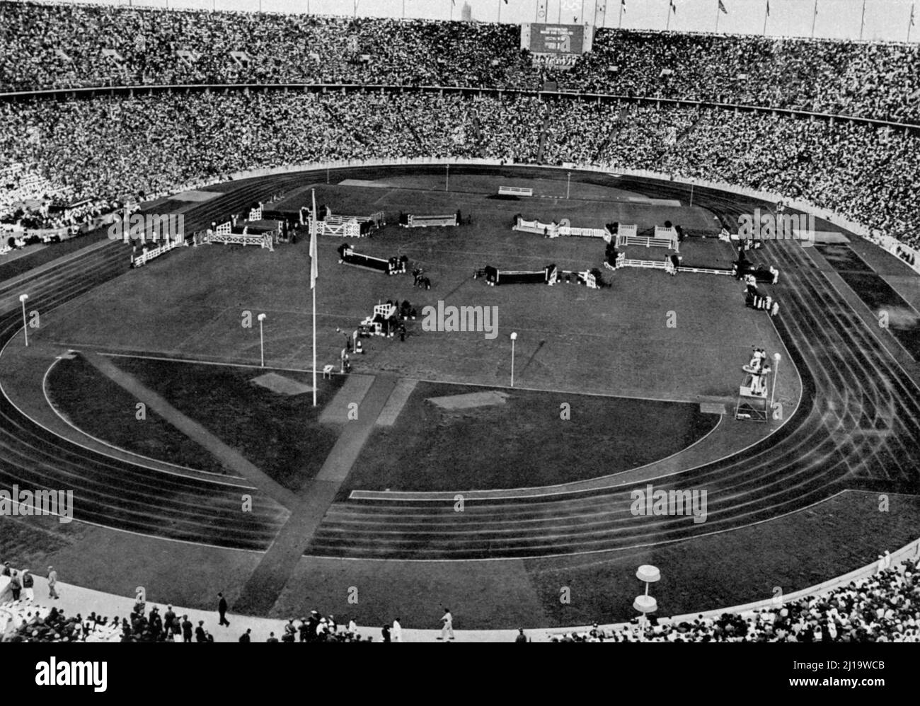 Équitation, comme conclusion sportive, la grande chasse sautant, le Prix des nations a eu lieu le dernier jour des Jeux dans le stade olympique Banque D'Images