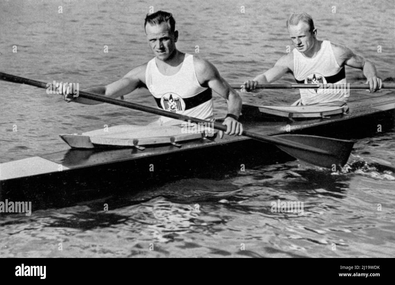 Kayak, Ludwig Landen et Paul Wevers (Allemagne) ont gagné plus de 10. 000m dans le kayak double devant l'Autriche et la Suède Banque D'Images
