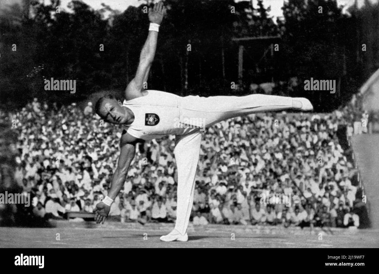 Gymnastique, champion olympique Alfred Schwarzmann (Allemagne) pendant un équilibre debout dans les exercices libres Banque D'Images