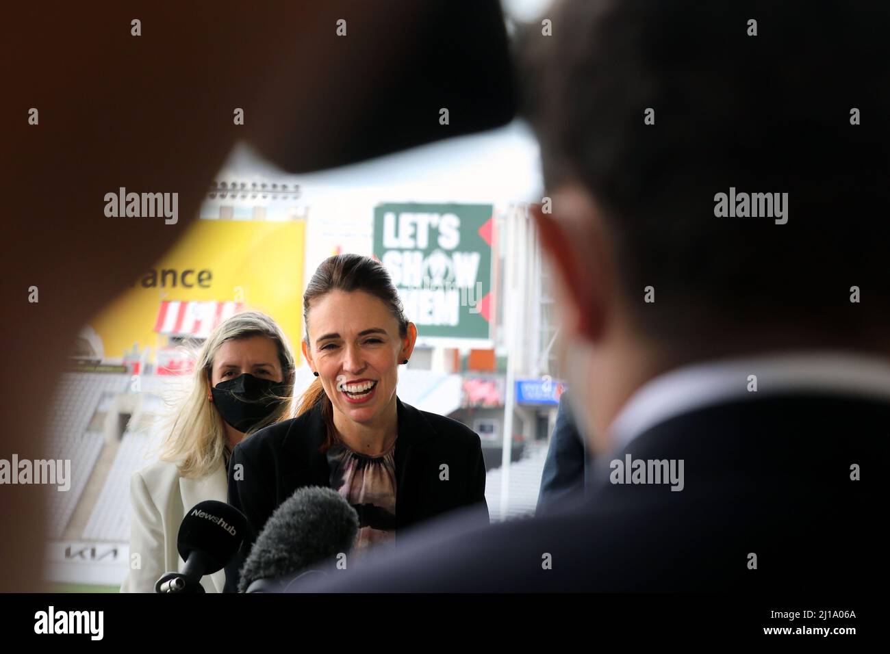 Auckland, Nouvelle-Zélande. 24 mars 2022 : le Premier ministre de la Nouvelle-Zélande, Jacinda Ardern, tient une conférence de presse au stade Eden Park, le lendemain de l'annonce de l'assouplissement prévu des restrictions de Covid. Crédit : Lynn grief/Alamy Live News Banque D'Images