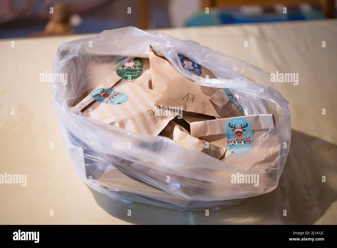 Calendrier de l'Avent sous forme de petits cadeaux dans un sac en plastique, Allemagne Banque D'Images