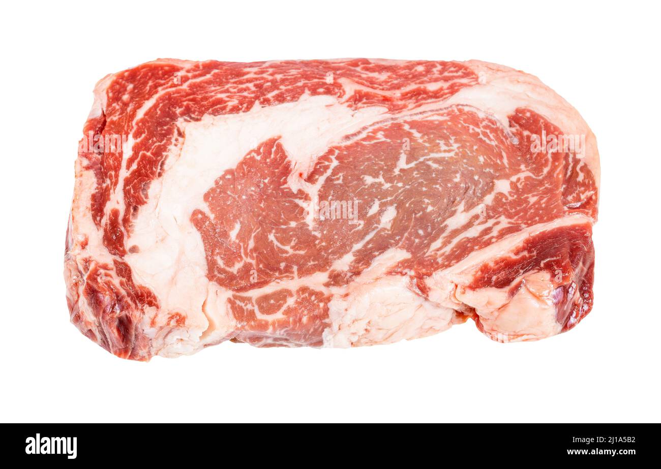 morceau de steak de ribeye cru de bœuf en marbre isolé sur fond blanc Banque D'Images