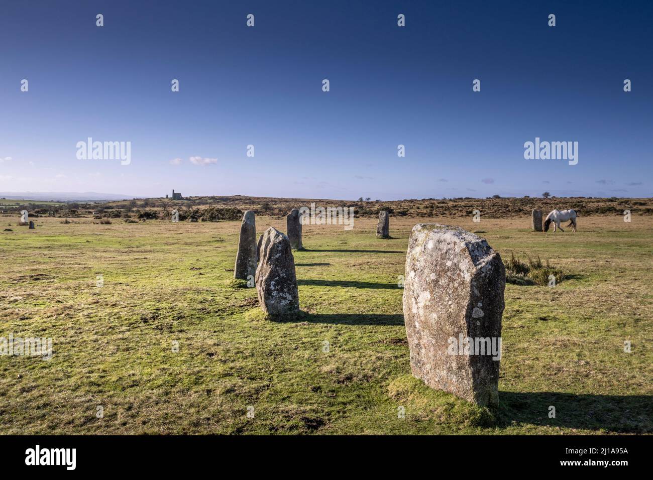 Lumière en fin d'après-midi au-dessus de la fin du néolithique âge de bronze précoce pierres debout les Hurlers sur les Meion Downs sur la robuste Bodmin Moor dans Cornwall Royaume-Uni. Banque D'Images