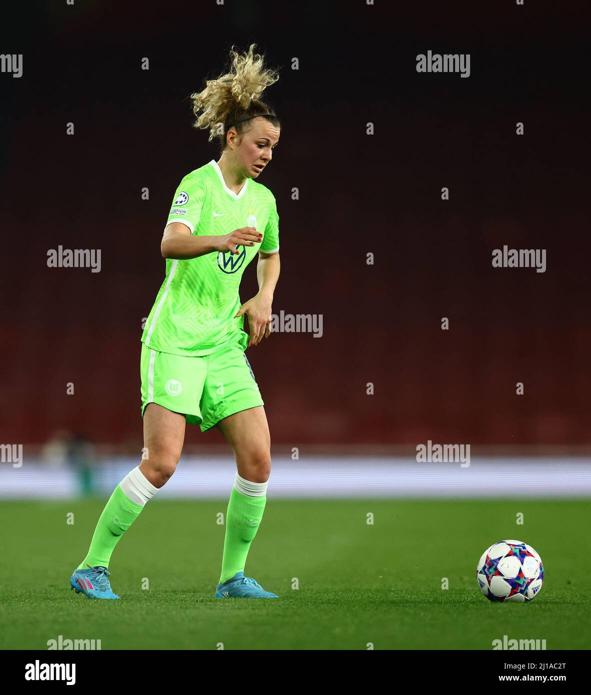 Londres, Angleterre, 23rd mars 2022. Lena Latwein de VFL Wolfsburg lors du match de l'UEFA Womens Champions League au stade Emirates de Londres. Le crédit photo devrait se lire: David Klein / Sportimage Banque D'Images