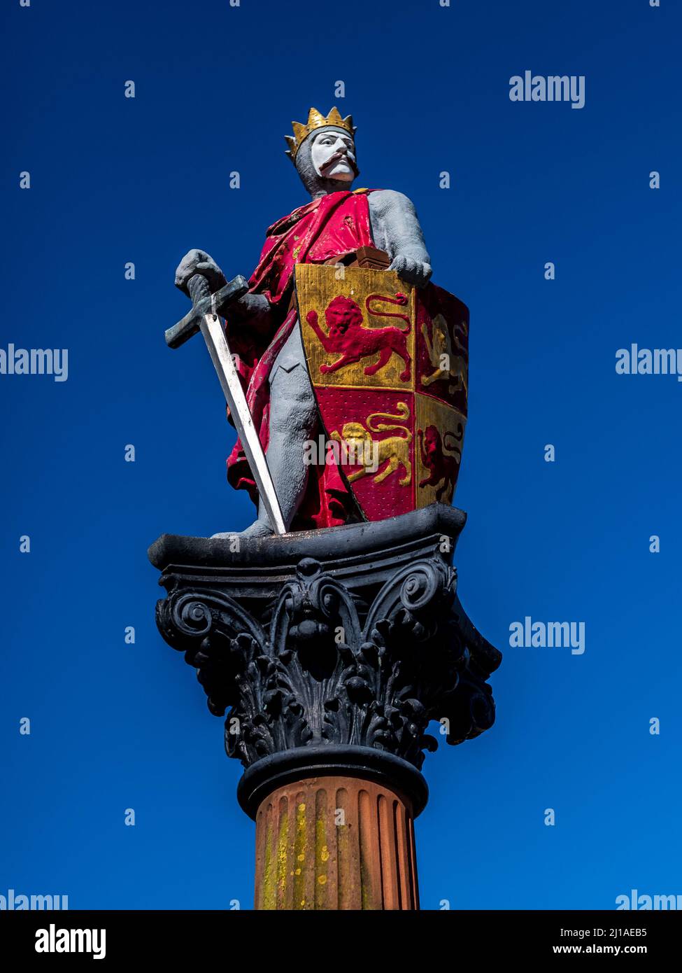 Prince Llewelyn la grande statue à Lancaster Square - Conwy Llewelyn est devenu de facto chef de beaucoup de pays de Galles au 13e siècle. Statue par Ray Lomas. Banque D'Images