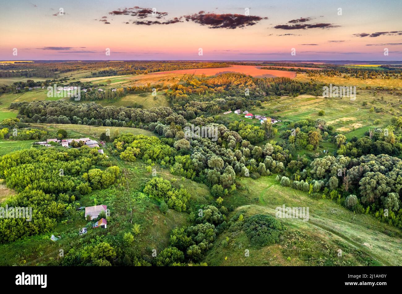 Paysage aérien de Chernozemie russe. Village de Bolshoe Gorodkovo, région de Kursk Banque D'Images