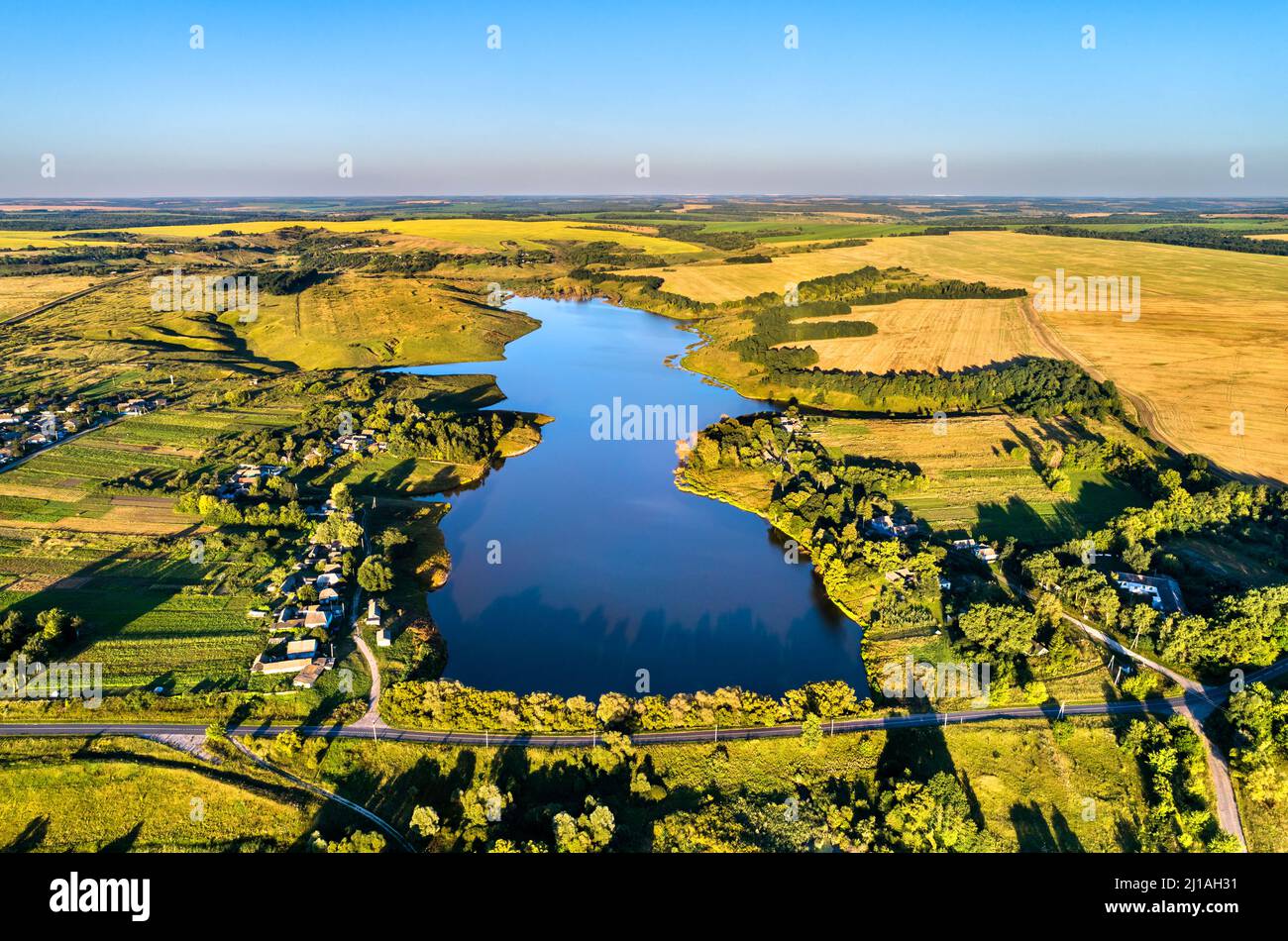 Paysage russe Chernozemye d'antenne. Nikolayevka village, Kursk region Banque D'Images