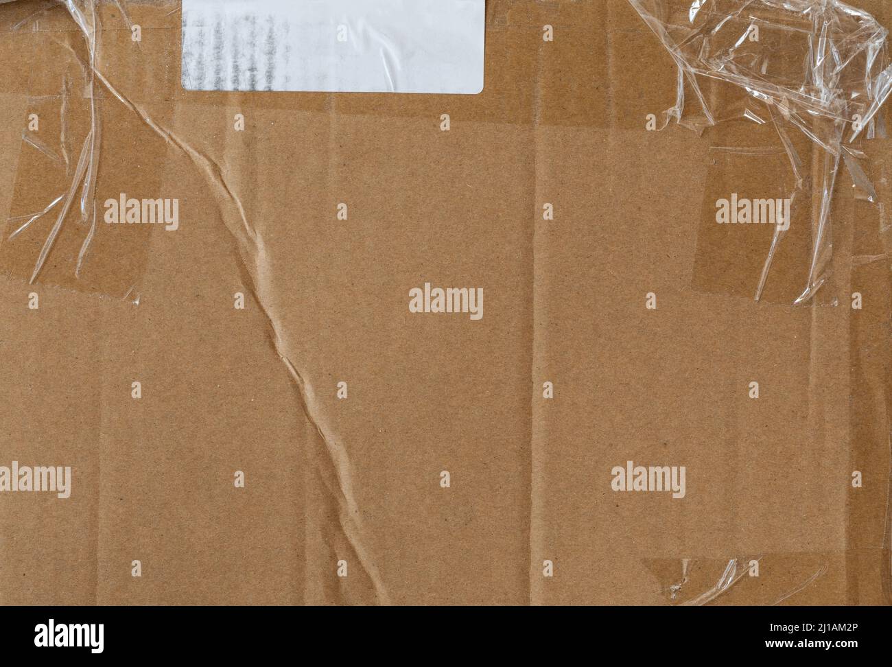 Texture de carton usée avec ruban transparent et autocollant blanc vierge Banque D'Images