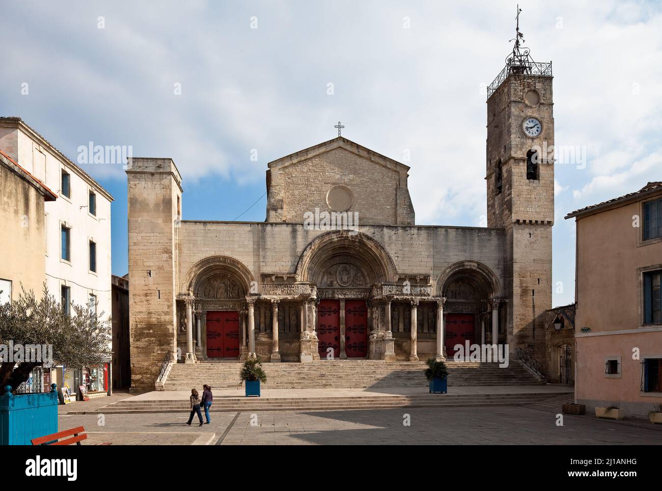 Frankr St-Gilles-du-Gard Abteikirche 60033 Westansicht mit der UM 1150 entstandenen romanchen Portalanlage Banque D'Images