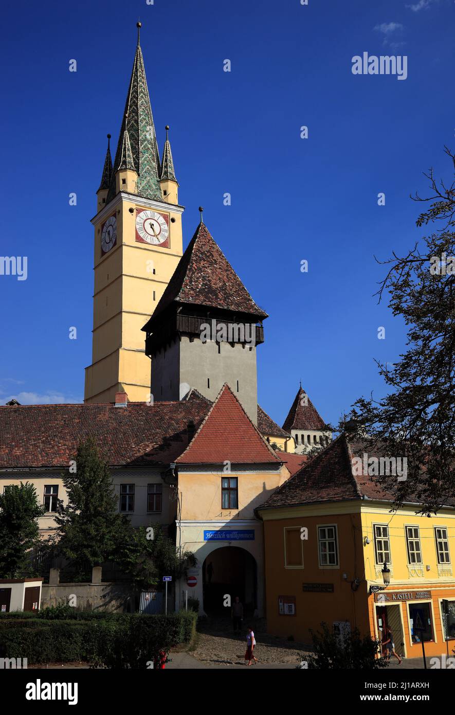 Medias, deutsch Mediasch, früher Medwisch ist eine Stadt in Siebenbürgen im Kreis Sibiu, Rumänien, Die Margarethenkirche, die für ihren schiefen Turm Banque D'Images