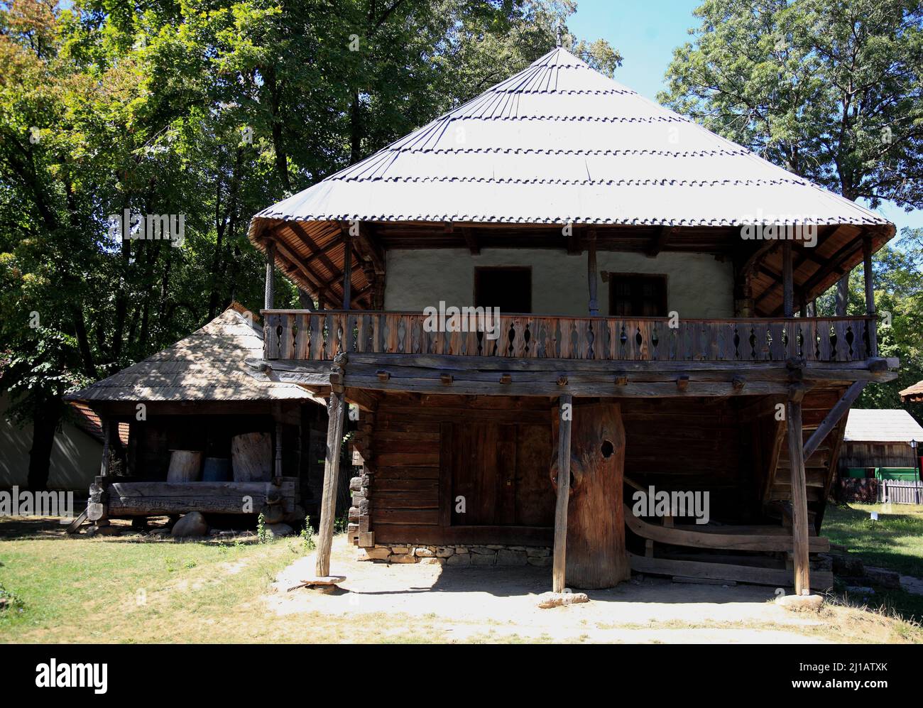 DAS Muzeul Satului, Dorfmuseum, ist ein Freilichtmuseum à Bucarest / le Muzeul Satului, musée du village, est un musée en plein air à Bucarest (Aufnah Banque D'Images