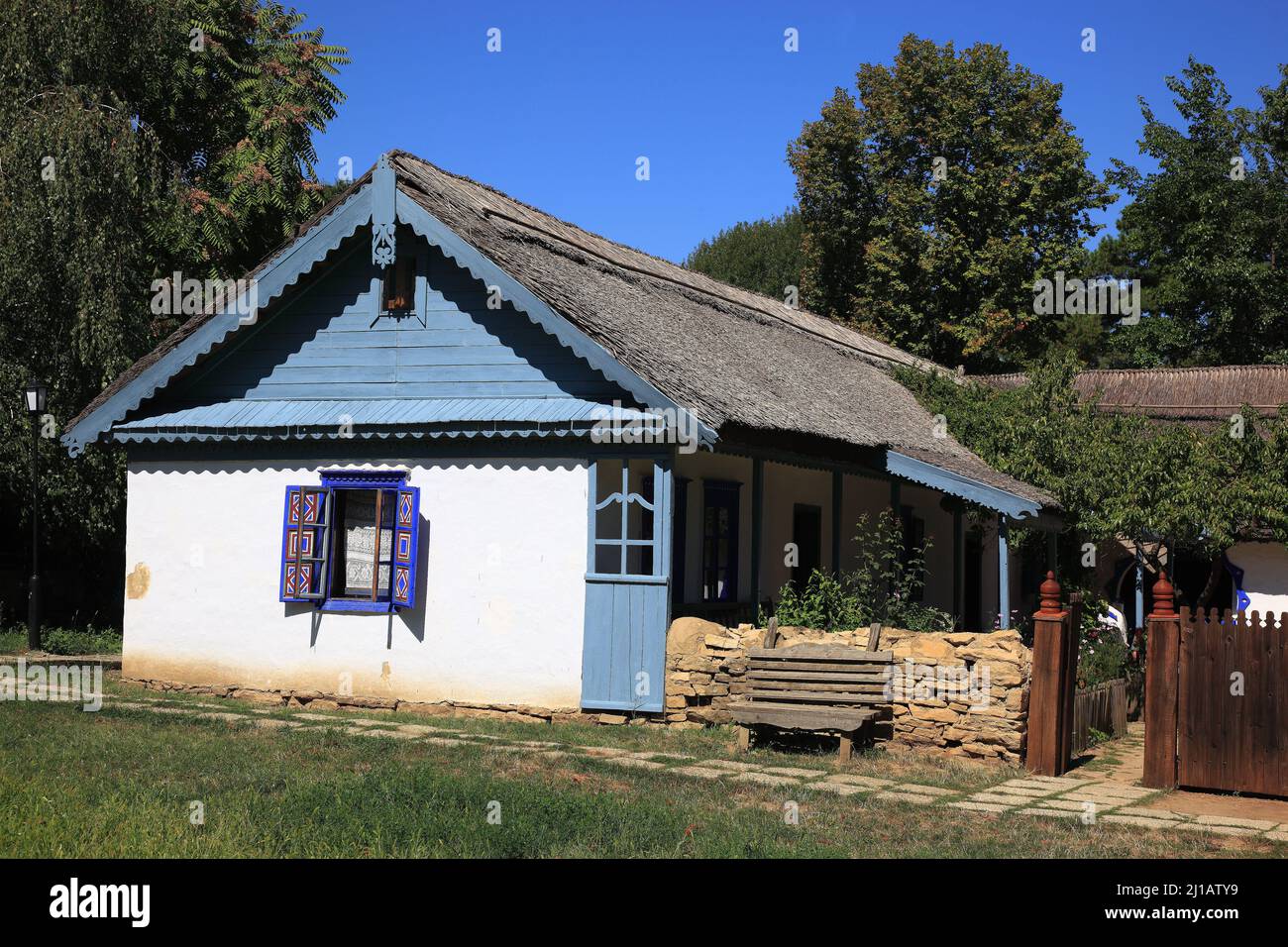 DAS Muzeul Satului, Dorfmuseum, ist ein Freilichtmuseum in Bukarest, hier aus Gospodaria Jurilovca, Landkreis Tulcea, 1898 / le Muzeul Satului, Vill Banque D'Images