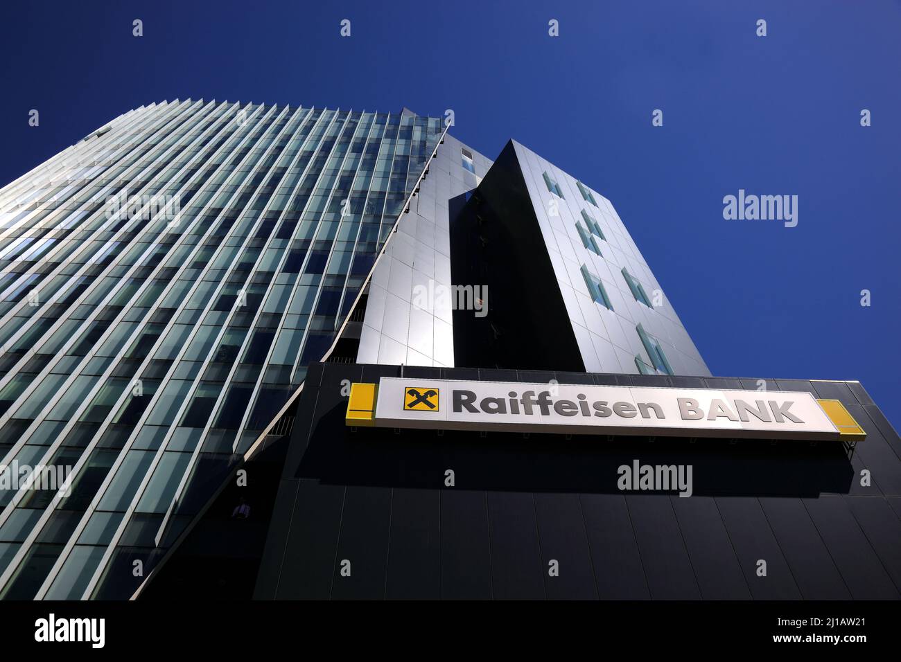 Les tours de la porte de la ville, Turnurile Portile Orasului, sont deux immeubles de bureaux de classe A situés à Bucarest, Roumanie, Bankgebäude der Raiffeisenbank Bukarest, Banque D'Images