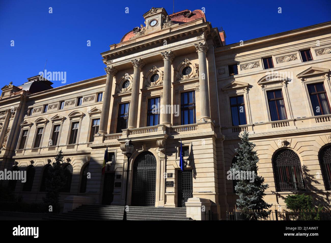Frontfassade des Gebäudes der Nationalbank von Rumänien, Bucarest / façade du bâtiment de la Banque nationale de Roumanie, Bucarest (Aufnahm Banque D'Images