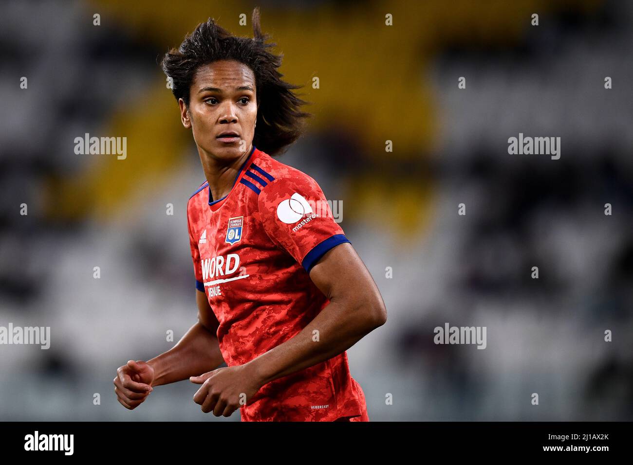 Turin, Italie. 23 mars 2022. Wendie Renard, de l'Olympique Lyonnais, se présente lors du match de football de la première jambe de la finale de la Ligue des champions de l'UEFA entre le Juventus FC et l'Olympique Lyonnais. Credit: Nicolò Campo/Alay Live News Banque D'Images
