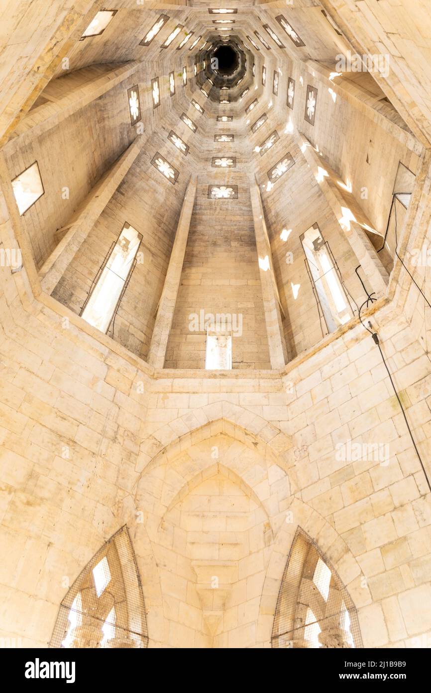 INTÉRIEUR DE LA TOUR DU CLOCHER DE L'ÉGLISE SAINT-PIERRE, CAEN, CALVADOS, NORMANDIE, FRANCE Banque D'Images