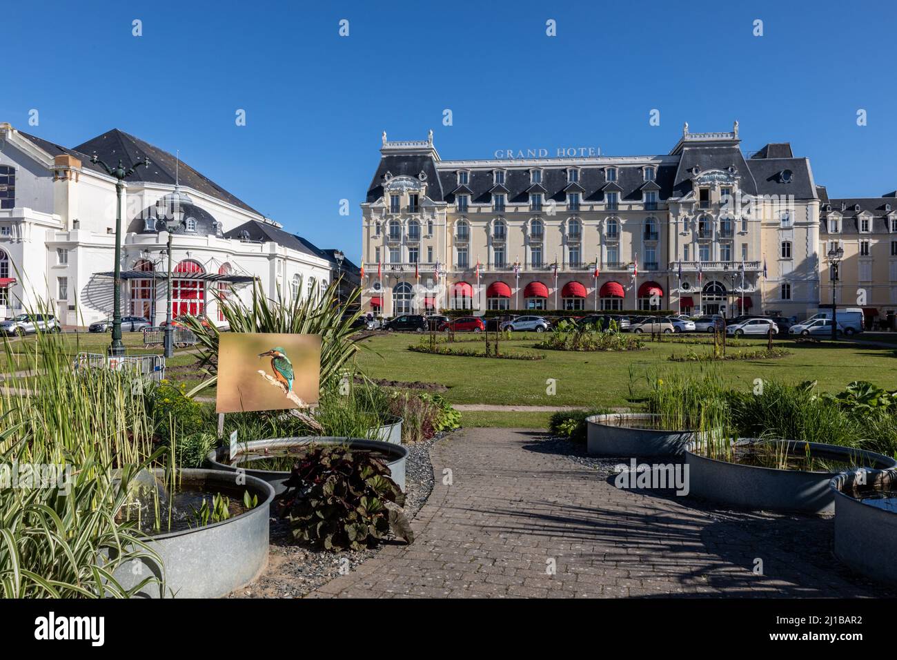 JARDINS DU CASINO EN POLICE DU GRAND HÔTEL, CALVADOS, CABOURG, NORMANDIE, FRANCE Banque D'Images
