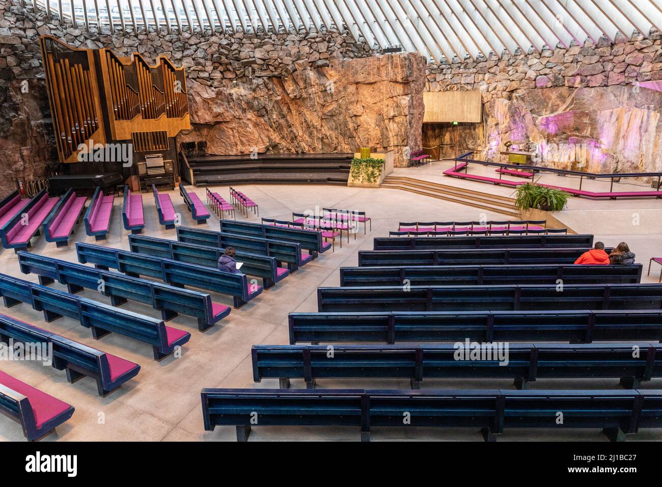 ÉGLISE TEMPPELIAUKIO, ÉGLISE MONOLITHE SOUTERRAINE SURMONTÉE D'UNE COUPOLE DE CUIVRE, HELSINKI, FINLANDE, EUROPE Banque D'Images