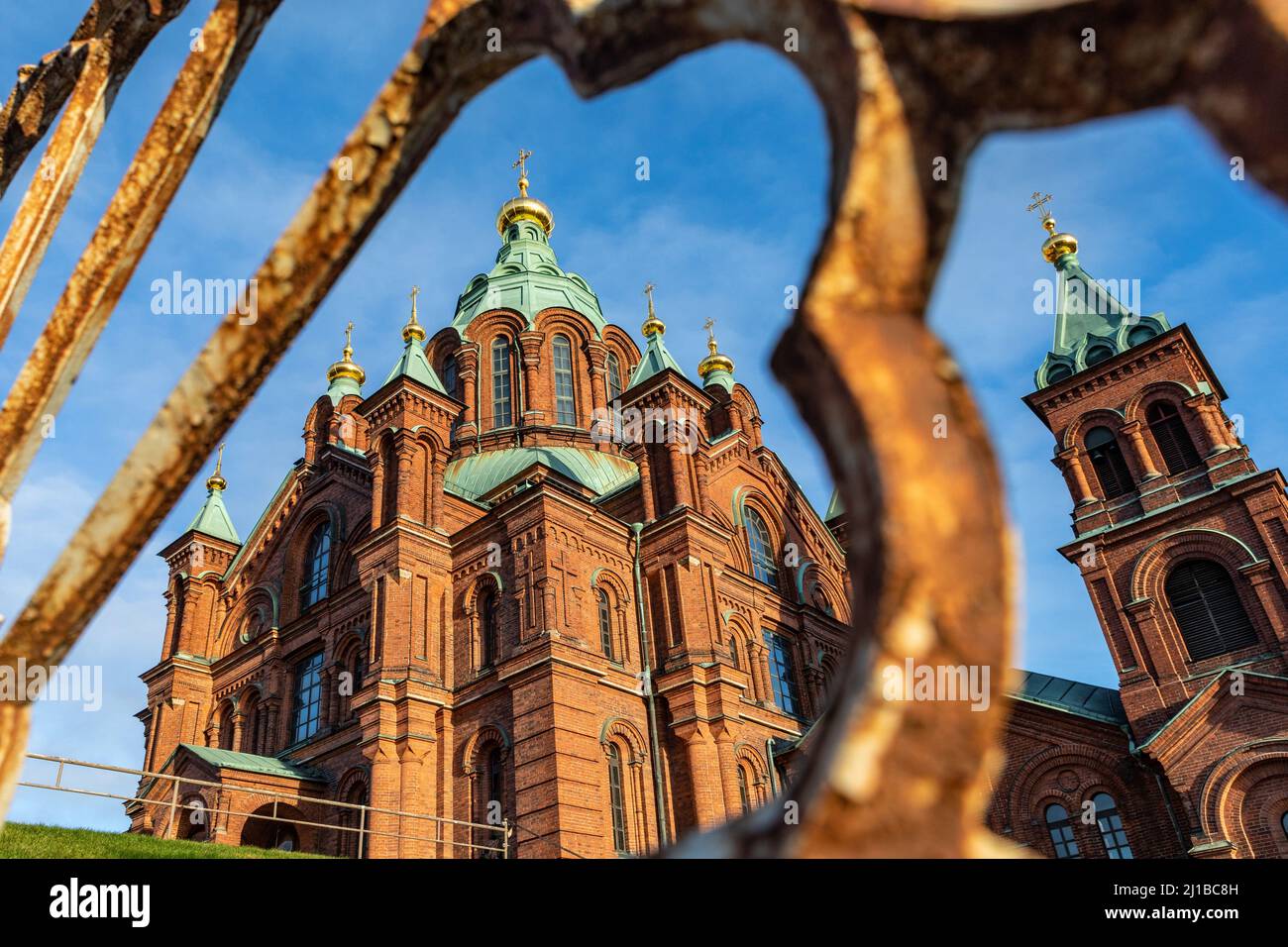 LES CLOCHERS DE LA CATHÉDRALE D'USPENSKI, CENTRE DE L'ÉGLISE ORTHODOXE ORIENTALE FINLANDAISE, HELSINKI, FINLANDE, EUROPE Banque D'Images