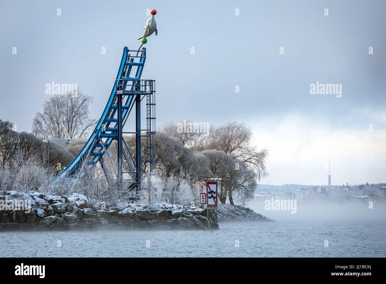 PARC D'ATTRACTIONS FAMILIAL SARKANNIEMI EN HIVER DANS LA NEIGE, TAMPERE, FINLANDE, EUROPE Banque D'Images