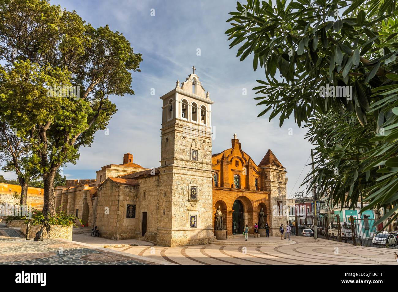 EGLISE DE SAINTE BARBARA, IGLESIA DE SANTA BARBARA, DANS LE QUARTIER COLONIAL CLASSÉ AU PATRIMOINE MONDIAL DE L'UNESCO, SAINT-DOMINGUE, RÉPUBLIQUE DOMINICAINE Banque D'Images