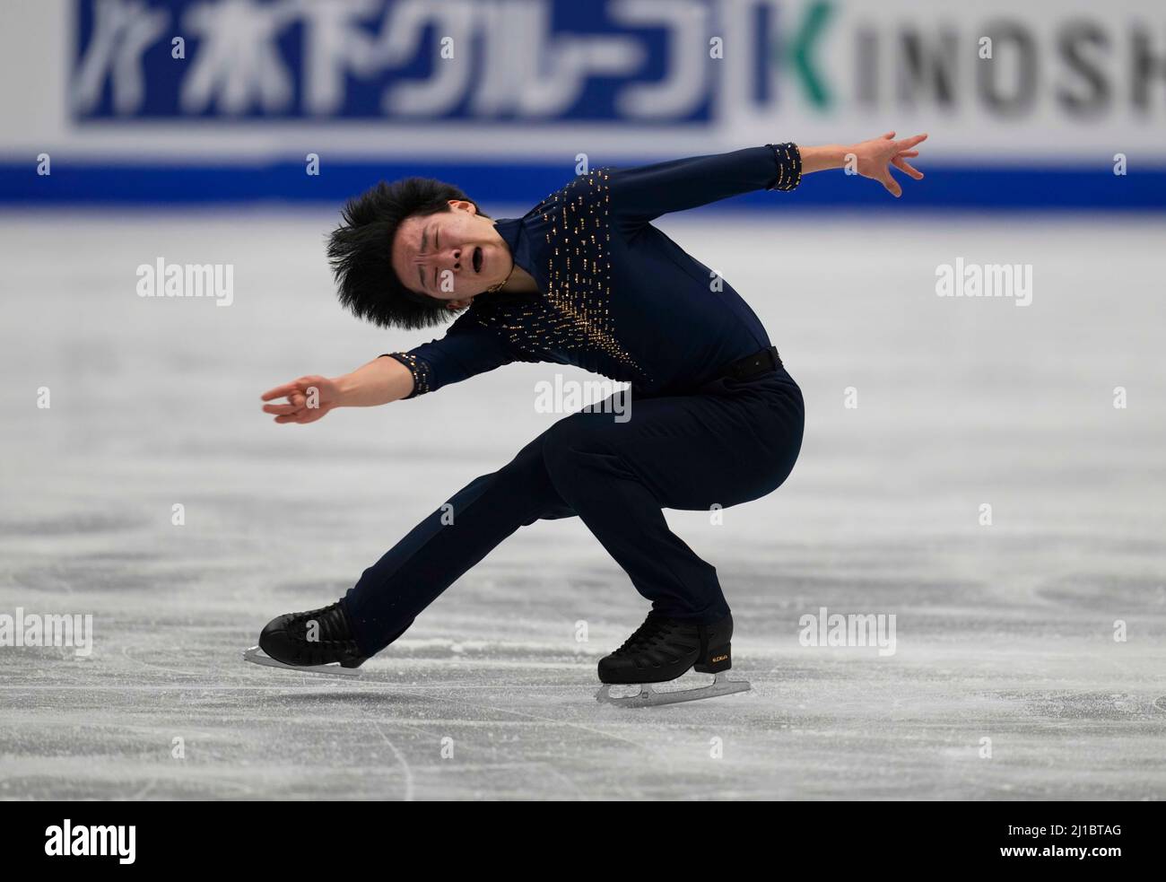 Stade Sud de France, Montpellier, France. 24th mars 2022. Yuma Kagiyama du Japon pendant le programme Mens Short, Championnat du monde de patinage artistique au Sud de France Arena, Montpellier, France. Kim Price/CSM/Alamy Live News Banque D'Images