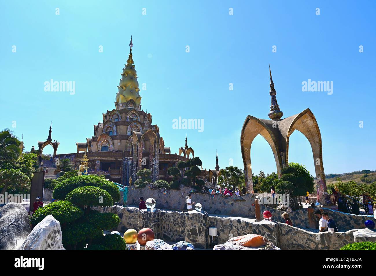 Wat Phrathat Pha Sorn Kaew, monastère bouddhiste sur le parc national de Khao Kho Banque D'Images